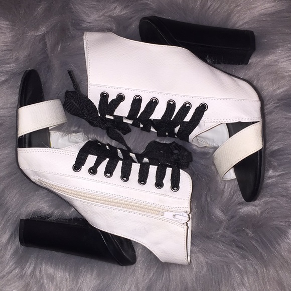 Open toe lace up heel - Picture 3 of 3